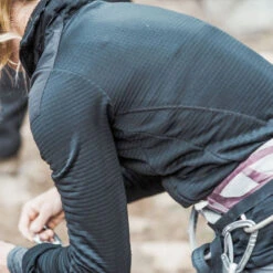 TAD Women Storm Pullover Raven